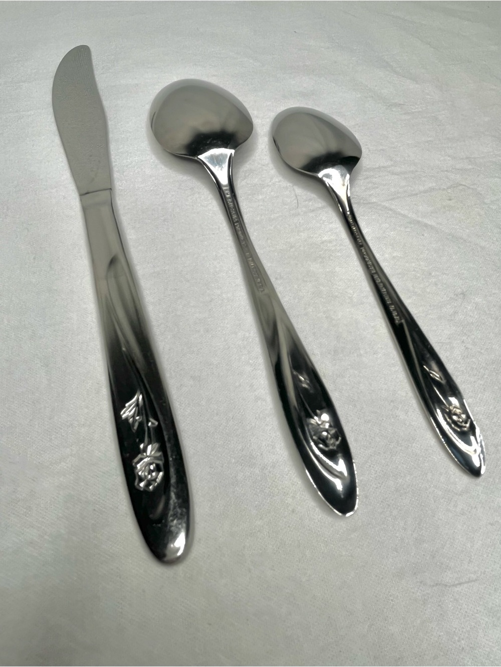 VINTAGE Dead Stock Americana Beauty Rose Flatware Set - New in Box - Picture 12 of 14